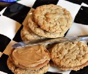 Biscuits sandwich au caramel et au beurre d'arachide