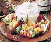 Brochettes de fruits grillés à la crème fouettée à l'Amaretto