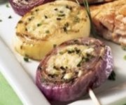 Brochettes de rondelles d'oignons gratinées