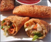 Egg rolls au poulet et cajous