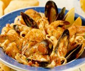 Fettuccine aux crevettes et aux moules