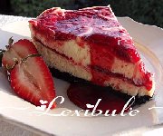 Gâteau au fromage et aux spirales de fraises