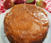 Gâteau renversé aux pommes confites et à l'érable