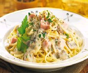 Linguine, sauce crémeuse aux champignons et au jambon