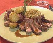 Longes d'agneau rôties aux herbes et pommes de terre grelot 