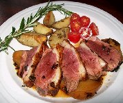 Magret de canard au confit de poire