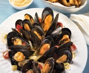 Mussels jardinière with pesto