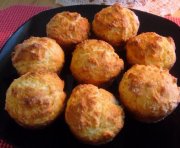 Muffins chauds pour manger avec une soupe