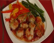 Scallops with lemon and maple syrup dressing