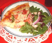 Pizza p&eacute;p&eacute; jambon bacon oignon