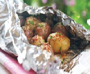 Pommes de terre nouvelles en papillote