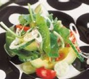 Salade d'avocats, vinaigrette au poivre rose