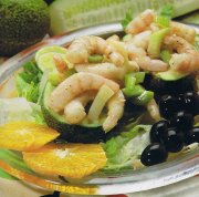 Salade aux crevettes, vinaigrette aux oeufs