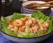 Salade de crevettes et de saumon aux poires, mayonnaise au vin blanc safrané