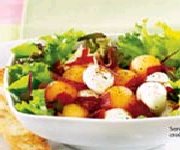 Salade d'été au cantaloup et aux bocconcini