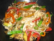 Saut&eacute; de l&eacute;gumes et poulet &agrave; la citronnelle  