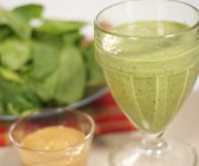 Smoothie vert aux épinards et aux trois fruits