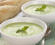 Soupe aux pois et à la menthe du printemps