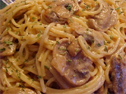 Spaghetti sauce crémeuse à la vodka, champignons et fromage