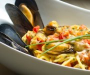 Spaghettis safran&eacute;s aux moules
