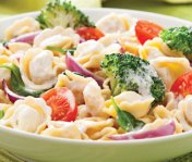 Tortellinis Alfredo aux épinards, tomates et brocoli